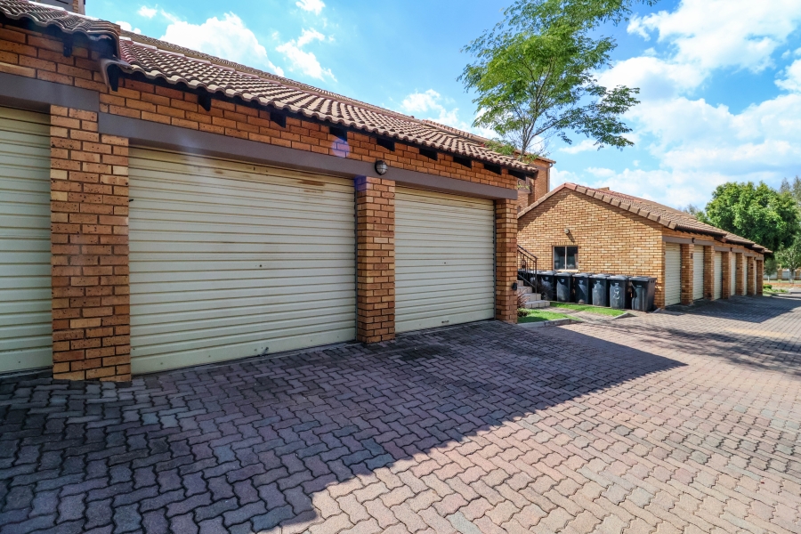 2 Bedroom Property for Sale in Eco Park Gauteng