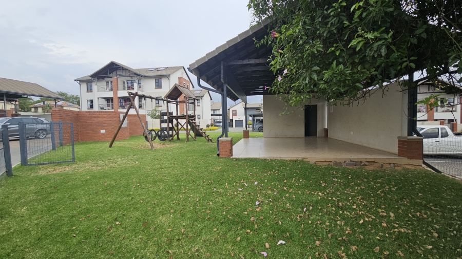 2 Bedroom Property for Sale in Crowthorne AH Gauteng
