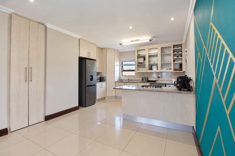 2 Bedroom Property for Sale in Crowthorne AH Gauteng