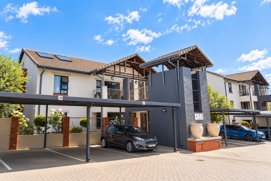 2 Bedroom Property for Sale in Crowthorne AH Gauteng
