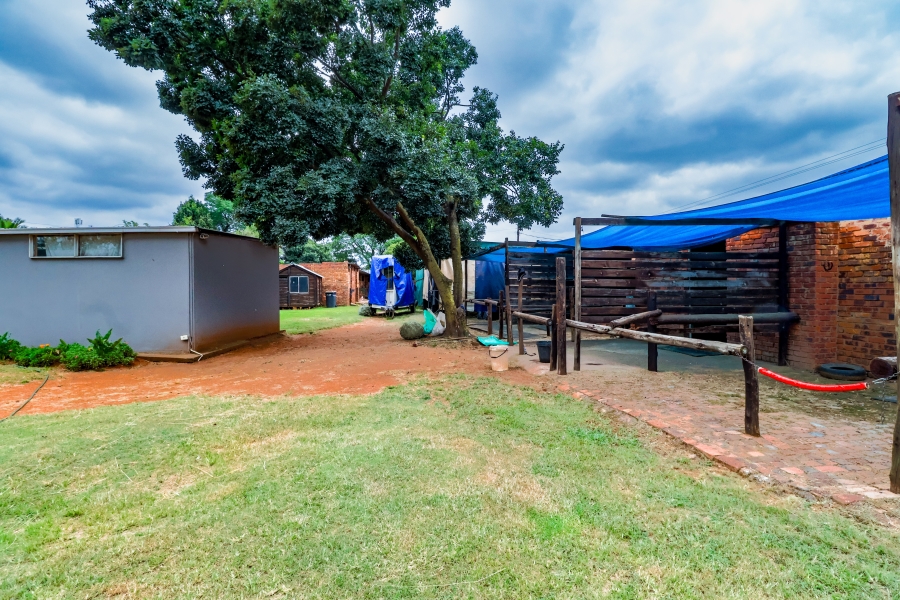 8 Bedroom Property for Sale in Doornkloof Gauteng