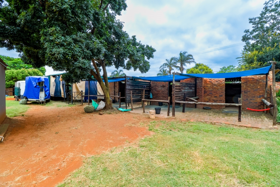 8 Bedroom Property for Sale in Doornkloof Gauteng