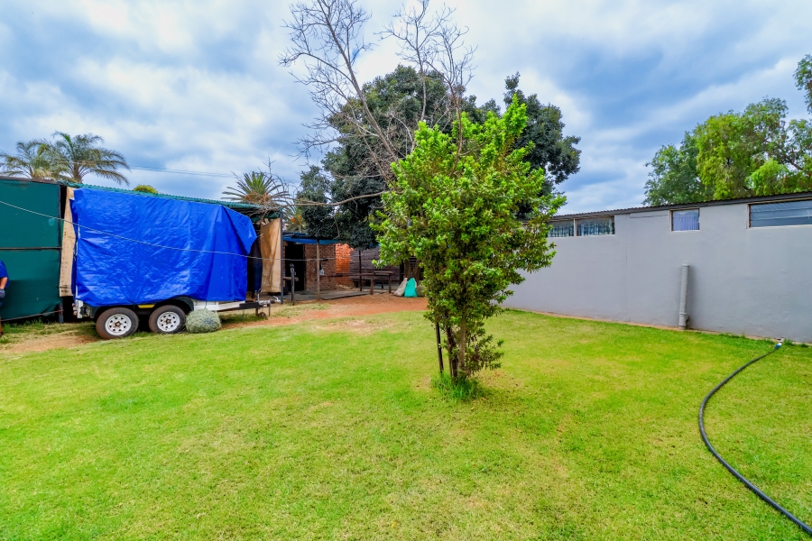 8 Bedroom Property for Sale in Doornkloof Gauteng