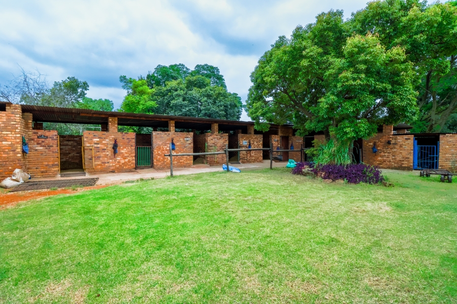 8 Bedroom Property for Sale in Doornkloof Gauteng