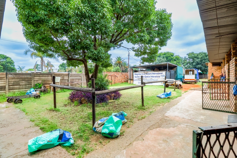 8 Bedroom Property for Sale in Doornkloof Gauteng