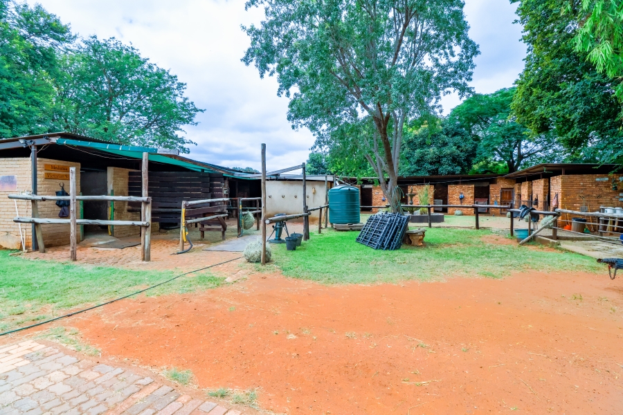 8 Bedroom Property for Sale in Doornkloof Gauteng