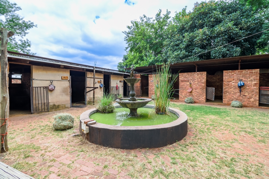 8 Bedroom Property for Sale in Doornkloof Gauteng