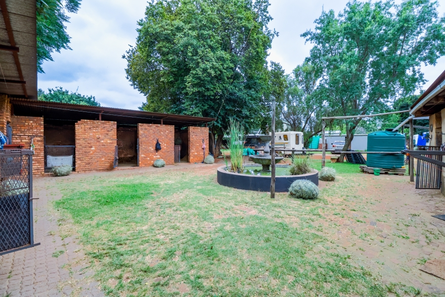 8 Bedroom Property for Sale in Doornkloof Gauteng
