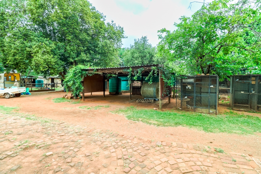 8 Bedroom Property for Sale in Doornkloof Gauteng