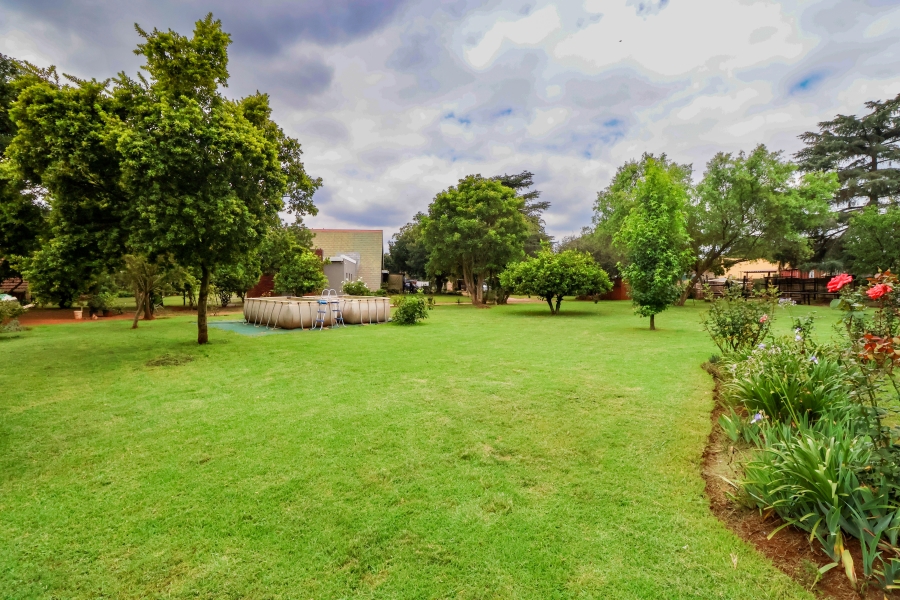 8 Bedroom Property for Sale in Doornkloof Gauteng