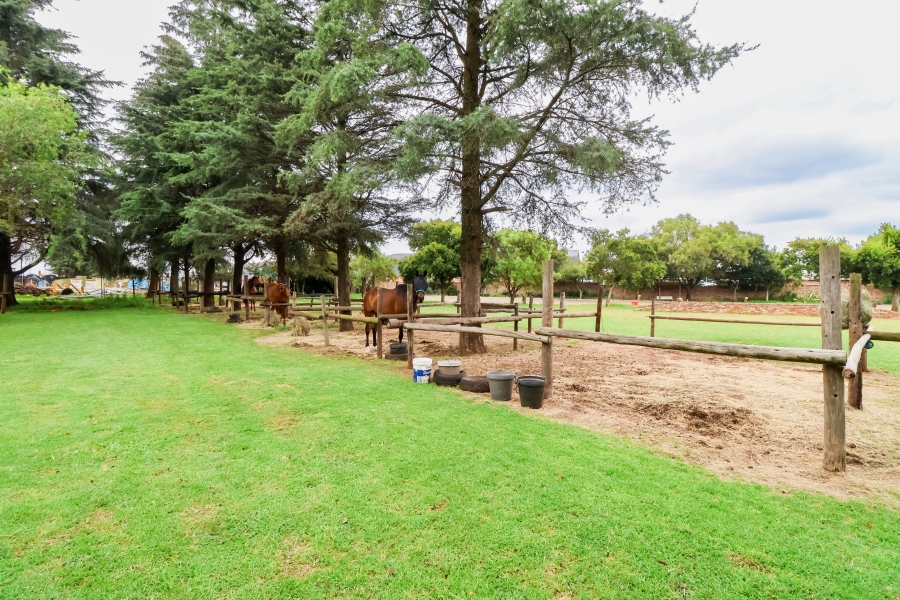 8 Bedroom Property for Sale in Doornkloof Gauteng