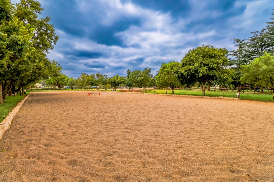 8 Bedroom Property for Sale in Doornkloof Gauteng