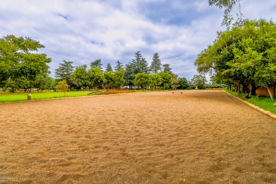 8 Bedroom Property for Sale in Doornkloof Gauteng