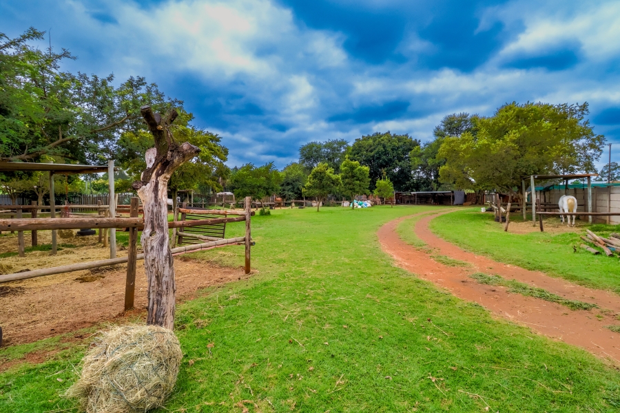 8 Bedroom Property for Sale in Doornkloof Gauteng