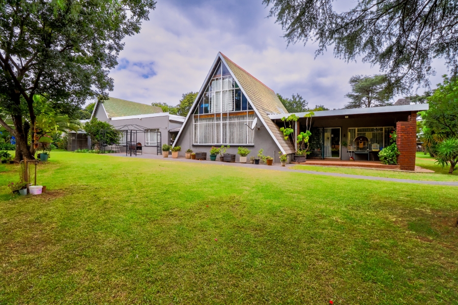 8 Bedroom Property for Sale in Doornkloof Gauteng