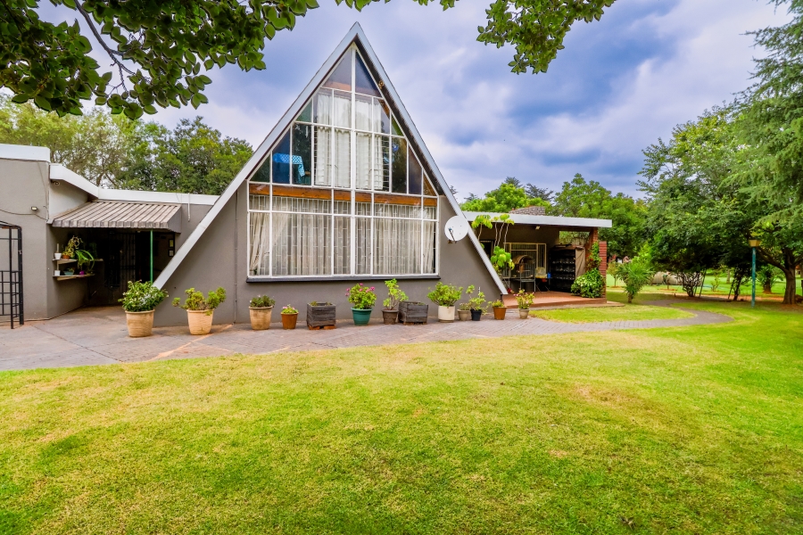 8 Bedroom Property for Sale in Doornkloof Gauteng