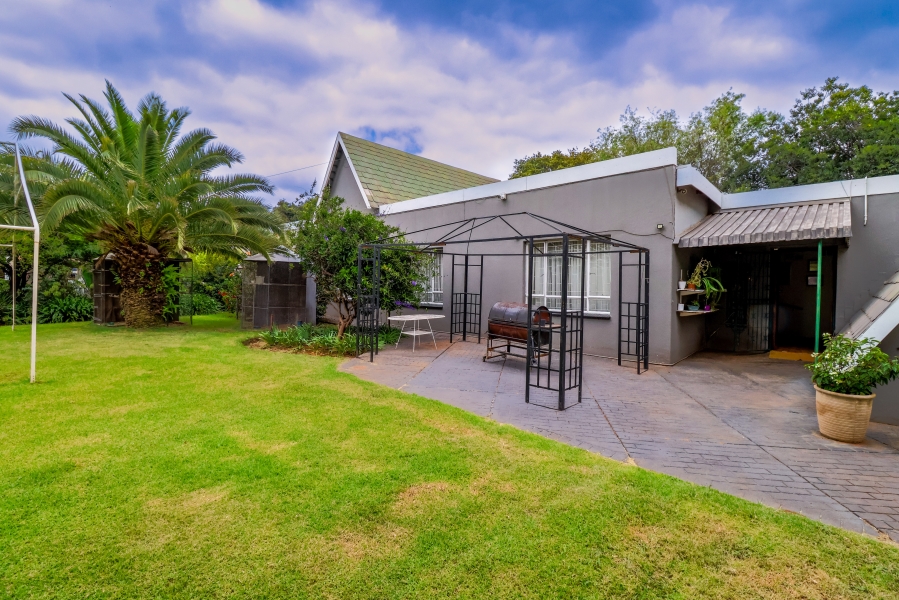 8 Bedroom Property for Sale in Doornkloof Gauteng