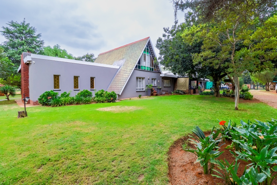 8 Bedroom Property for Sale in Doornkloof Gauteng