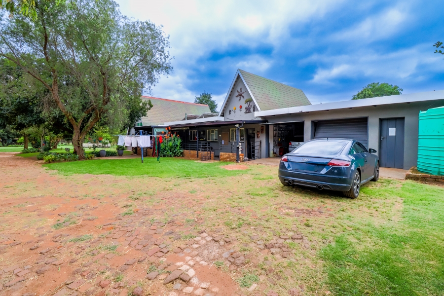 8 Bedroom Property for Sale in Doornkloof Gauteng