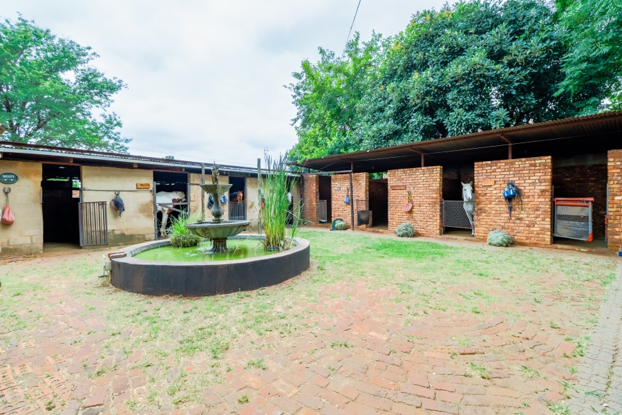 8 Bedroom Property for Sale in Doornkloof Gauteng