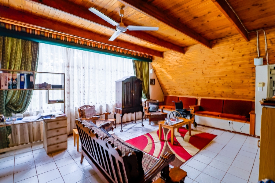 8 Bedroom Property for Sale in Doornkloof Gauteng