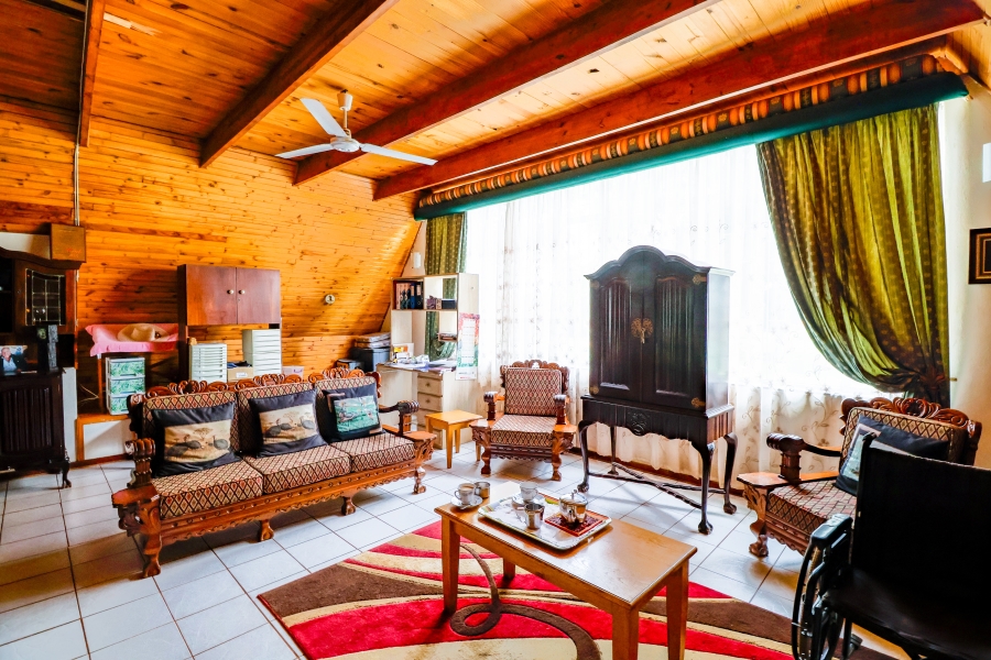 8 Bedroom Property for Sale in Doornkloof Gauteng