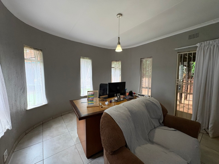 4 Bedroom Property for Sale in Mulbarton Gauteng