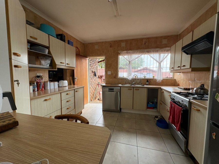 4 Bedroom Property for Sale in Mulbarton Gauteng