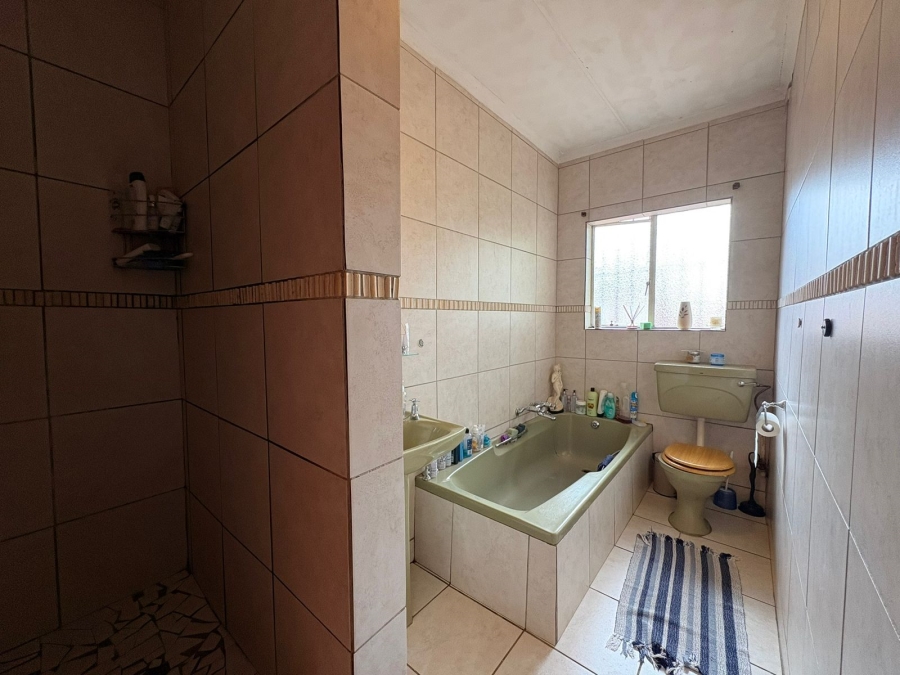 4 Bedroom Property for Sale in Mulbarton Gauteng