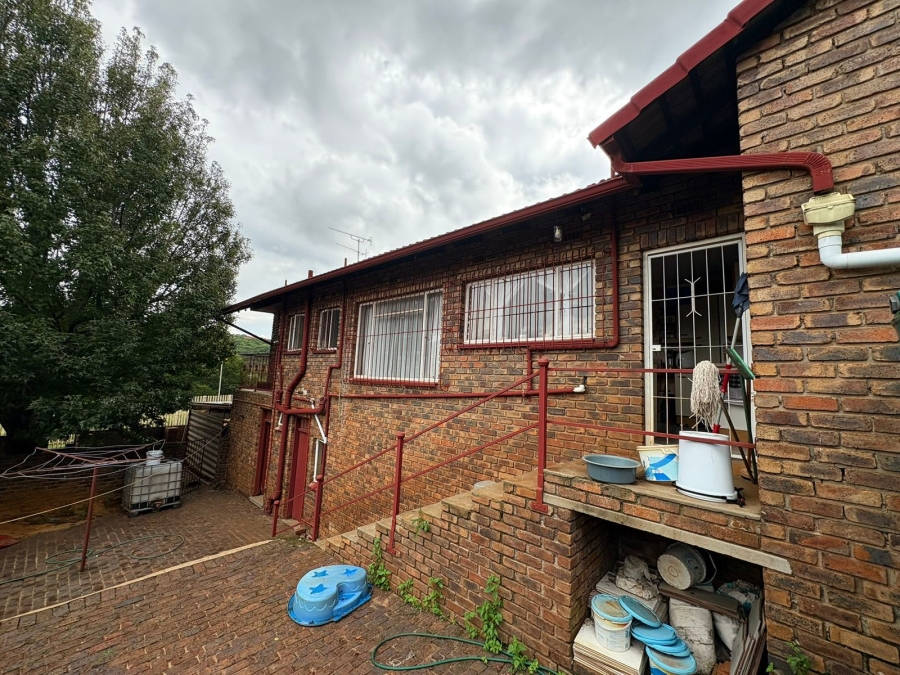 4 Bedroom Property for Sale in Mulbarton Gauteng