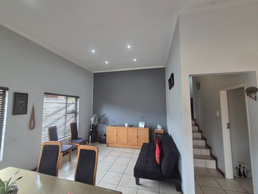 3 Bedroom Property for Sale in Oakdene Gauteng