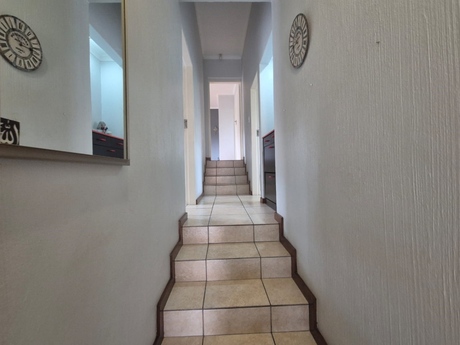 3 Bedroom Property for Sale in Oakdene Gauteng