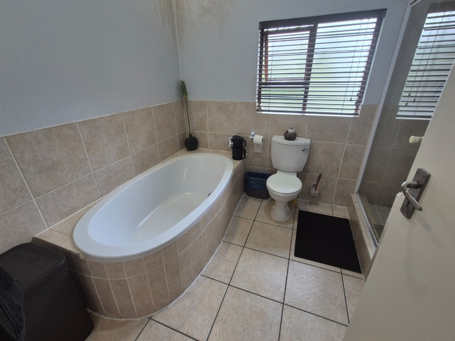 3 Bedroom Property for Sale in Oakdene Gauteng