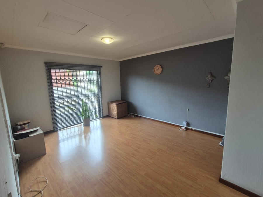 3 Bedroom Property for Sale in Oakdene Gauteng