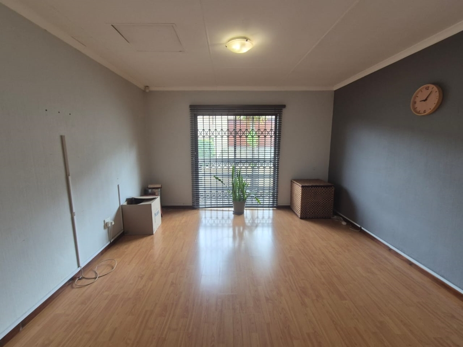 3 Bedroom Property for Sale in Oakdene Gauteng