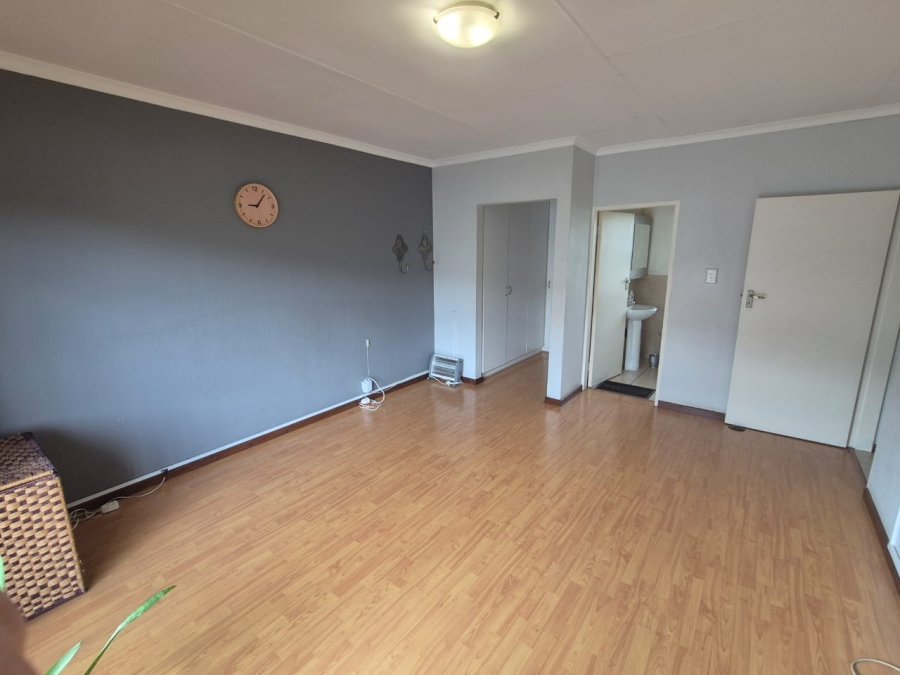 3 Bedroom Property for Sale in Oakdene Gauteng