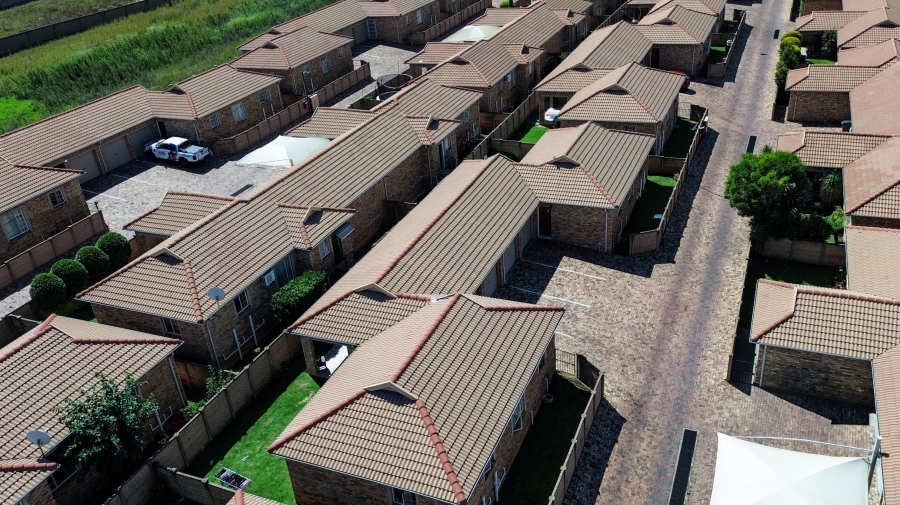 3 Bedroom Property for Sale in Kosmosdal Gauteng