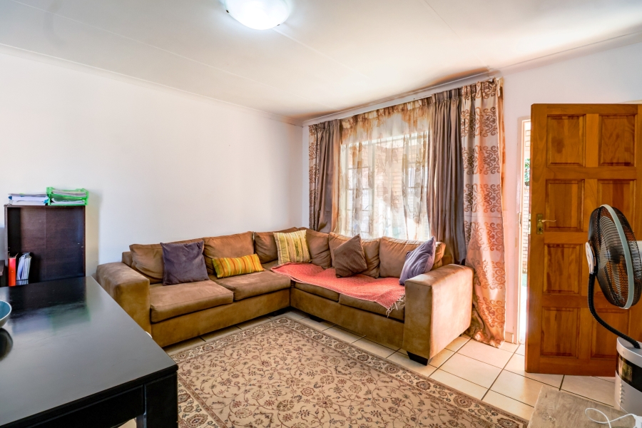 3 Bedroom Property for Sale in Kosmosdal Gauteng