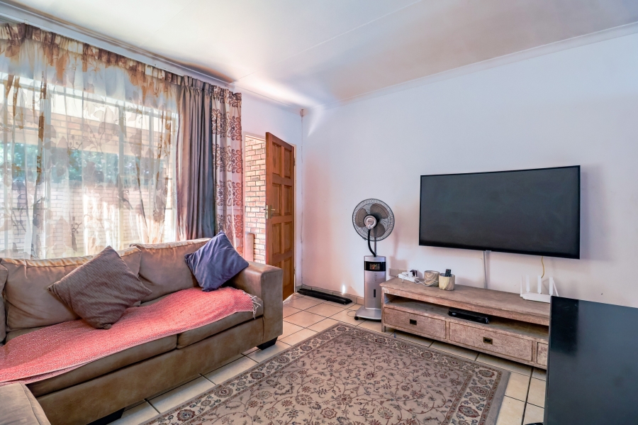 3 Bedroom Property for Sale in Kosmosdal Gauteng