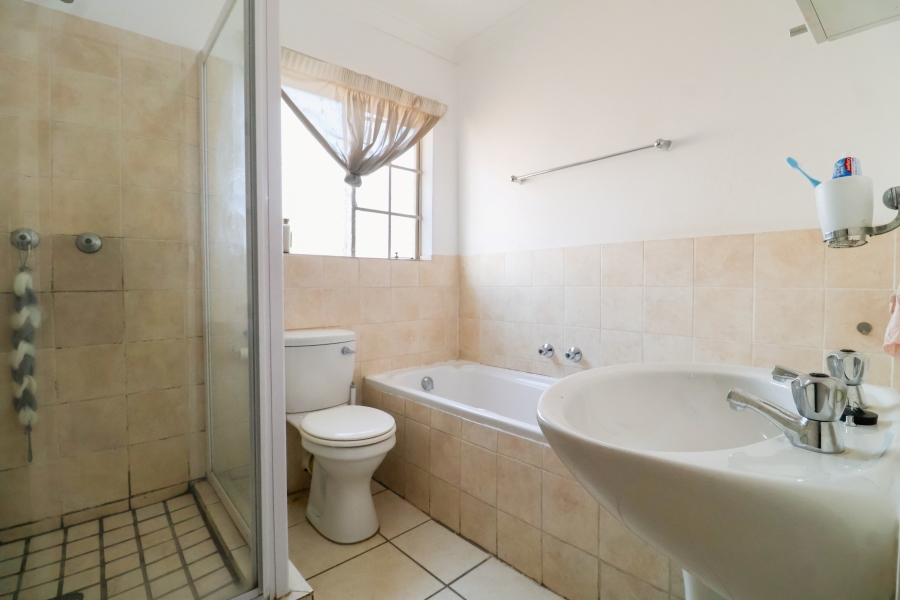 3 Bedroom Property for Sale in Kosmosdal Gauteng