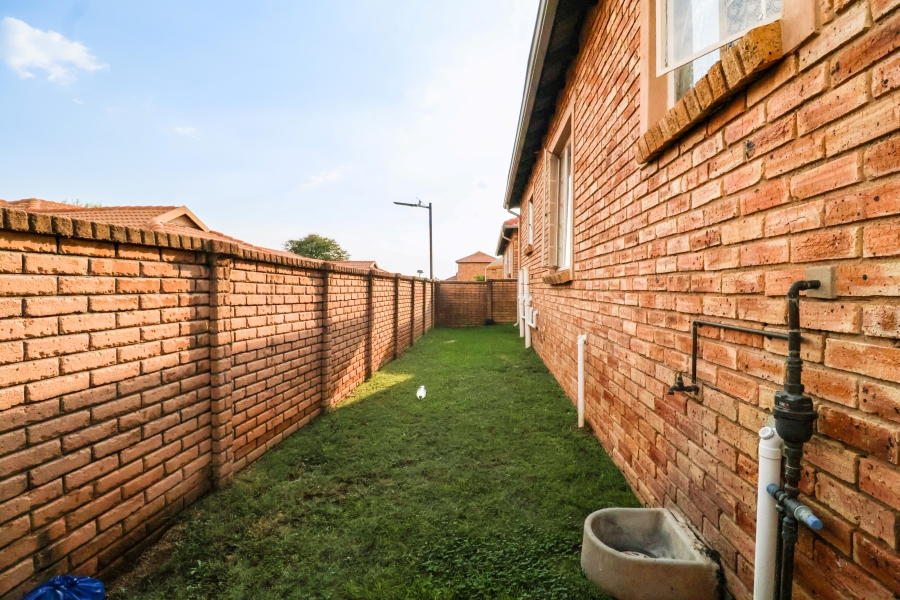 3 Bedroom Property for Sale in Kosmosdal Gauteng