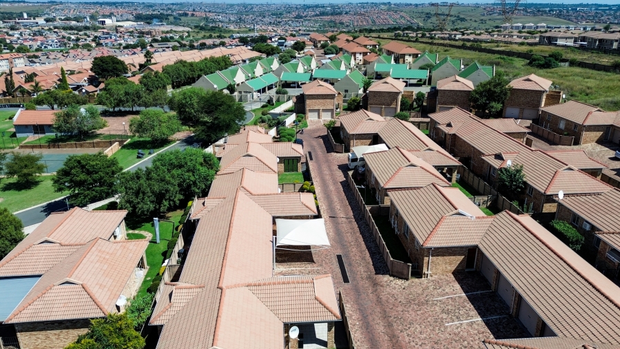 3 Bedroom Property for Sale in Kosmosdal Gauteng