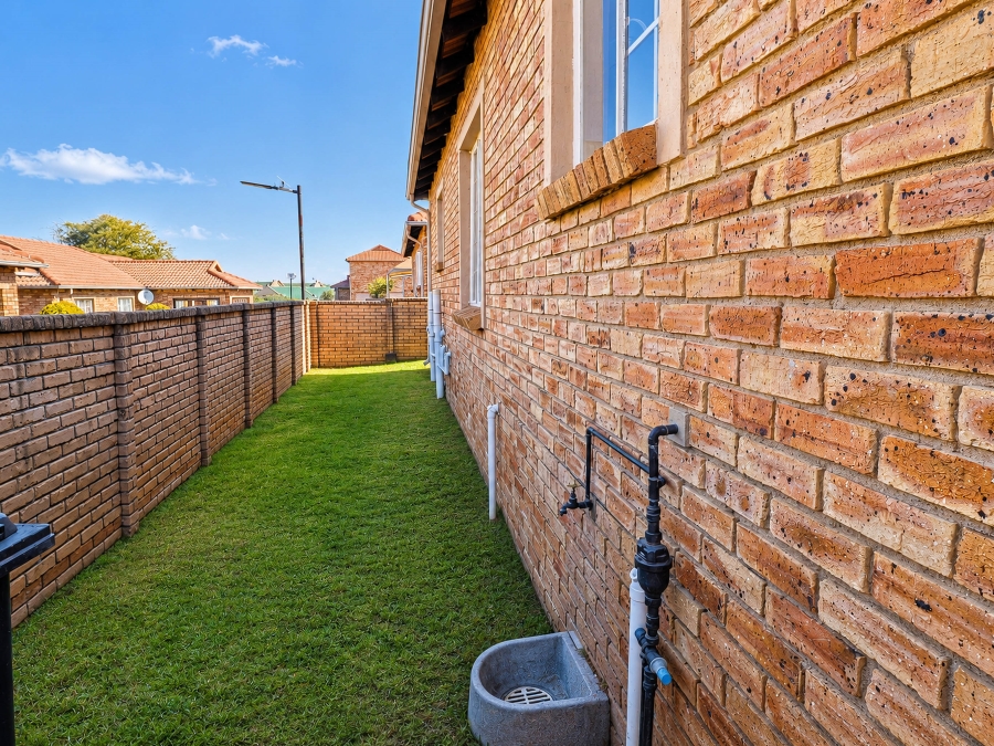 3 Bedroom Property for Sale in Kosmosdal Gauteng