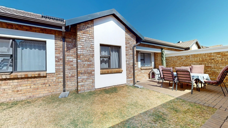2 Bedroom Property for Sale in Beyers Park Gauteng