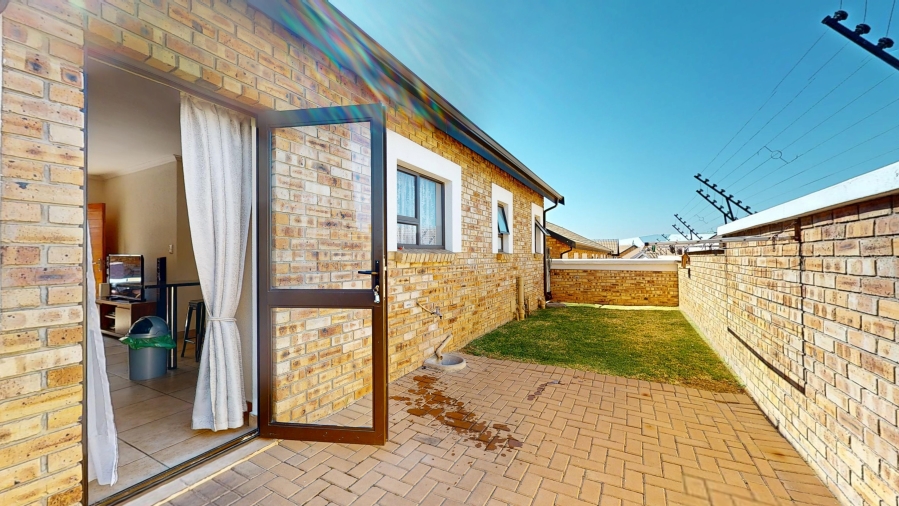 2 Bedroom Property for Sale in Beyers Park Gauteng