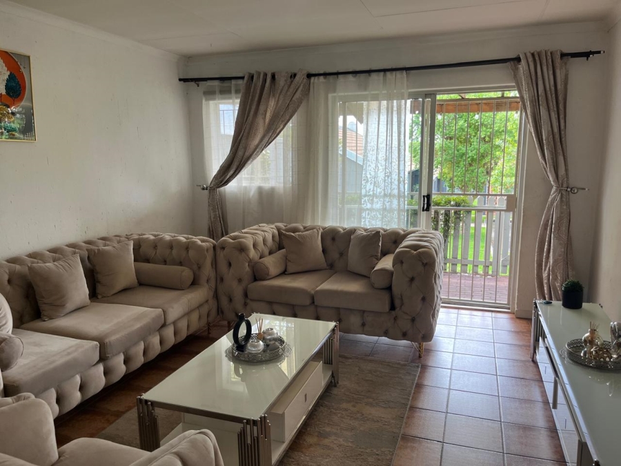 2 Bedroom Property for Sale in Greenstone Hill Gauteng