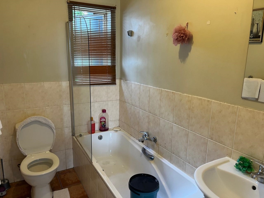 2 Bedroom Property for Sale in Greenstone Hill Gauteng