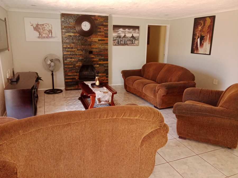 4 Bedroom Property for Sale in Crown Gardens Gauteng
