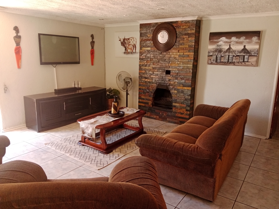 4 Bedroom Property for Sale in Crown Gardens Gauteng