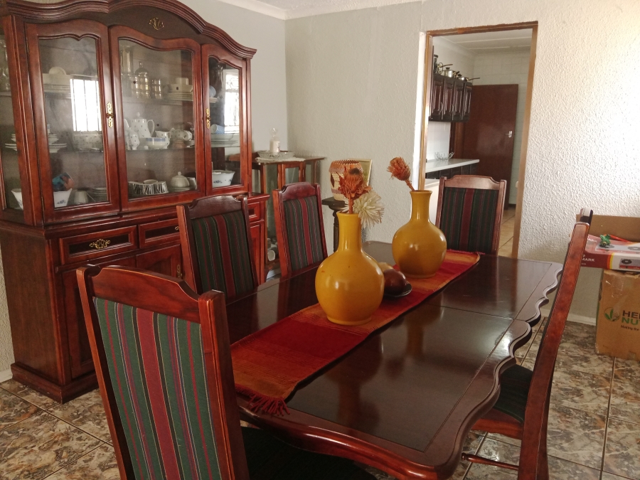 4 Bedroom Property for Sale in Crown Gardens Gauteng